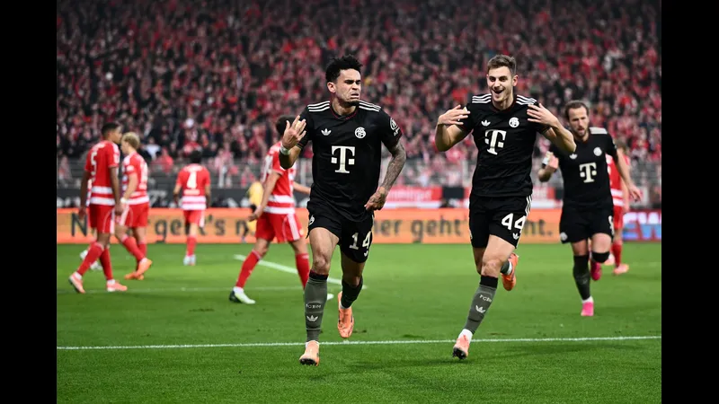 Cầu thủ Bayern Munich đang ăn mừng bàn thắng trước Union Berlin
