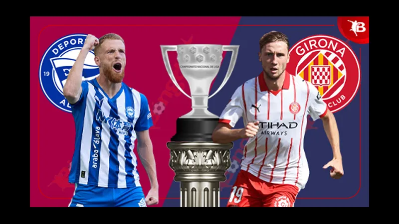 Cầu thủ Alaves và Girona đang tranh chấp quả bóng trên sân