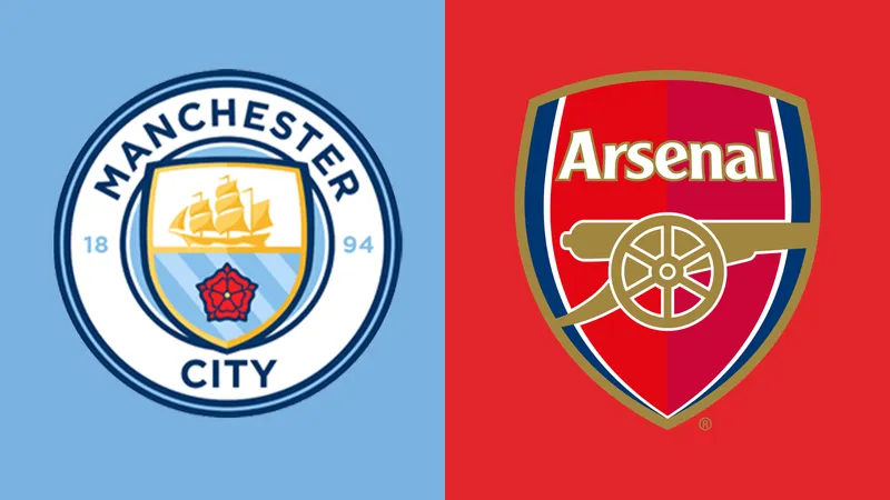 Cầu thủ Arsenal và Man City tranh chấp bóng trên sân
