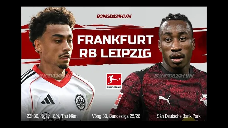 Cầu thủ Frankfurt vươn cao đánh đầu ghi bàn trước RB Leipzig